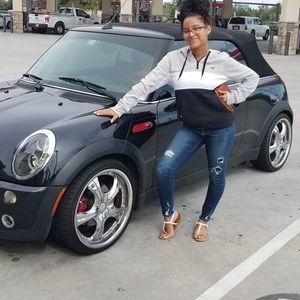 Meet your Posher, Mejia